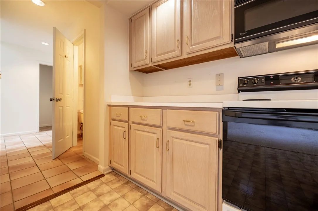 28 Chasewood Circle, Henrietta, New York 14618, Henrietta, New York 14618, 2 Bedrooms Bedrooms, 7 Rooms Rooms,1 BathroomBathrooms,Residential,For Sale,28 Chasewood Circle, Henrietta, New York 14618,R1621969