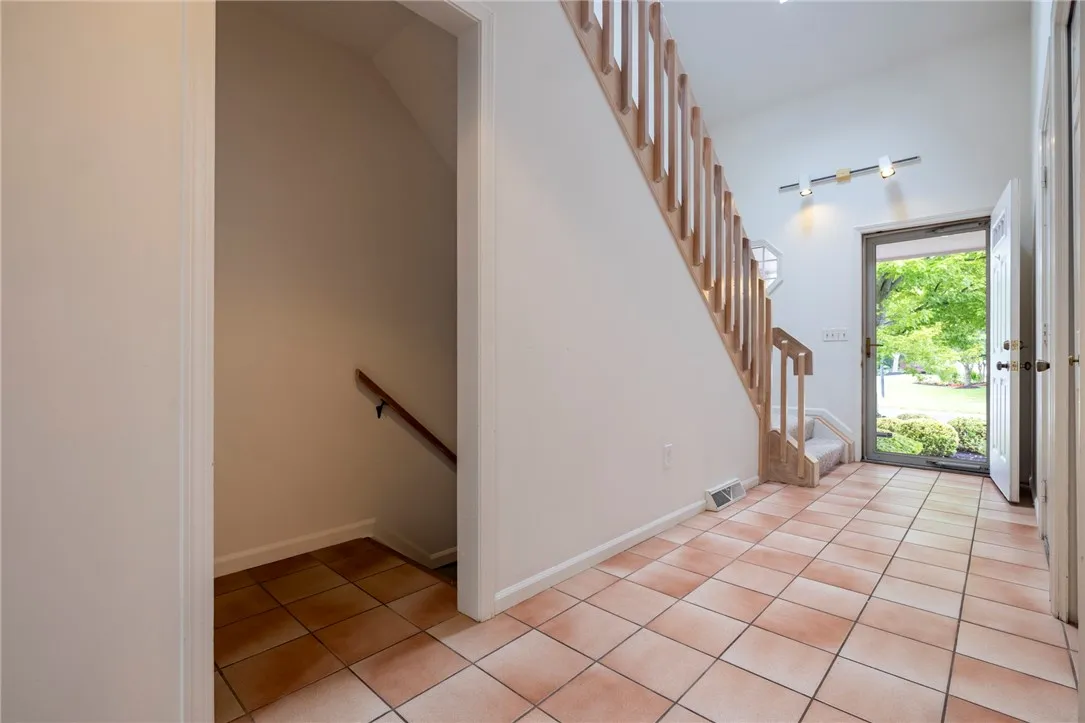 28 Chasewood Circle, Henrietta, New York 14618, Henrietta, New York 14618, 2 Bedrooms Bedrooms, 7 Rooms Rooms,1 BathroomBathrooms,Residential,For Sale,28 Chasewood Circle, Henrietta, New York 14618,R1621969