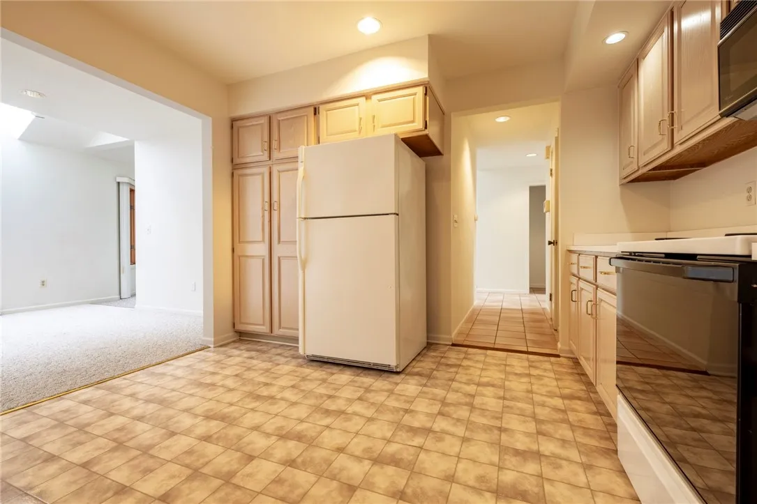 28 Chasewood Circle, Henrietta, New York 14618, Henrietta, New York 14618, 2 Bedrooms Bedrooms, 7 Rooms Rooms,1 BathroomBathrooms,Residential,For Sale,28 Chasewood Circle, Henrietta, New York 14618,R1621969