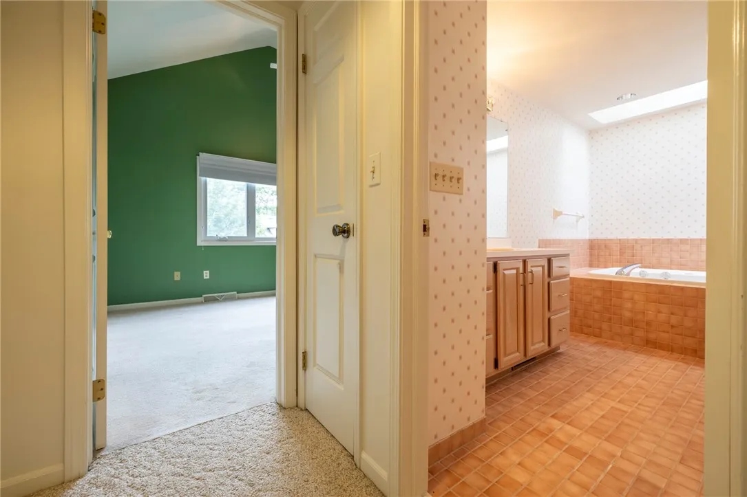 28 Chasewood Circle, Henrietta, New York 14618, Henrietta, New York 14618, 2 Bedrooms Bedrooms, 7 Rooms Rooms,1 BathroomBathrooms,Residential,For Sale,28 Chasewood Circle, Henrietta, New York 14618,R1621969