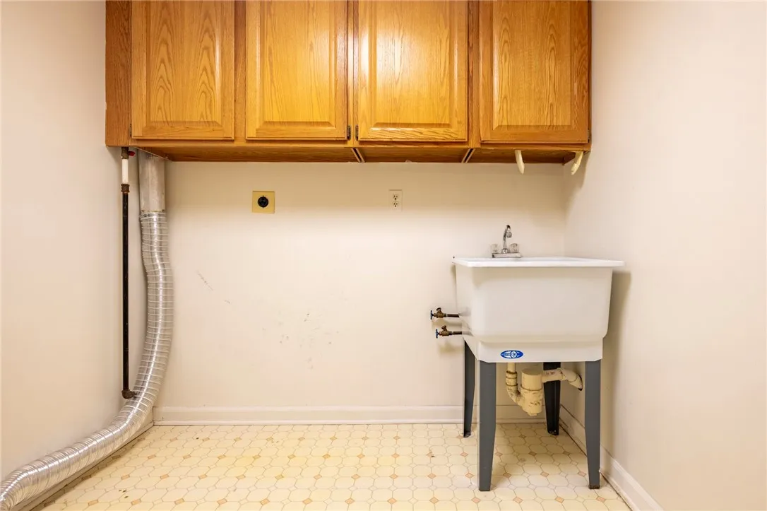 28 Chasewood Circle, Henrietta, New York 14618, Henrietta, New York 14618, 2 Bedrooms Bedrooms, 7 Rooms Rooms,1 BathroomBathrooms,Residential,For Sale,28 Chasewood Circle, Henrietta, New York 14618,R1621969