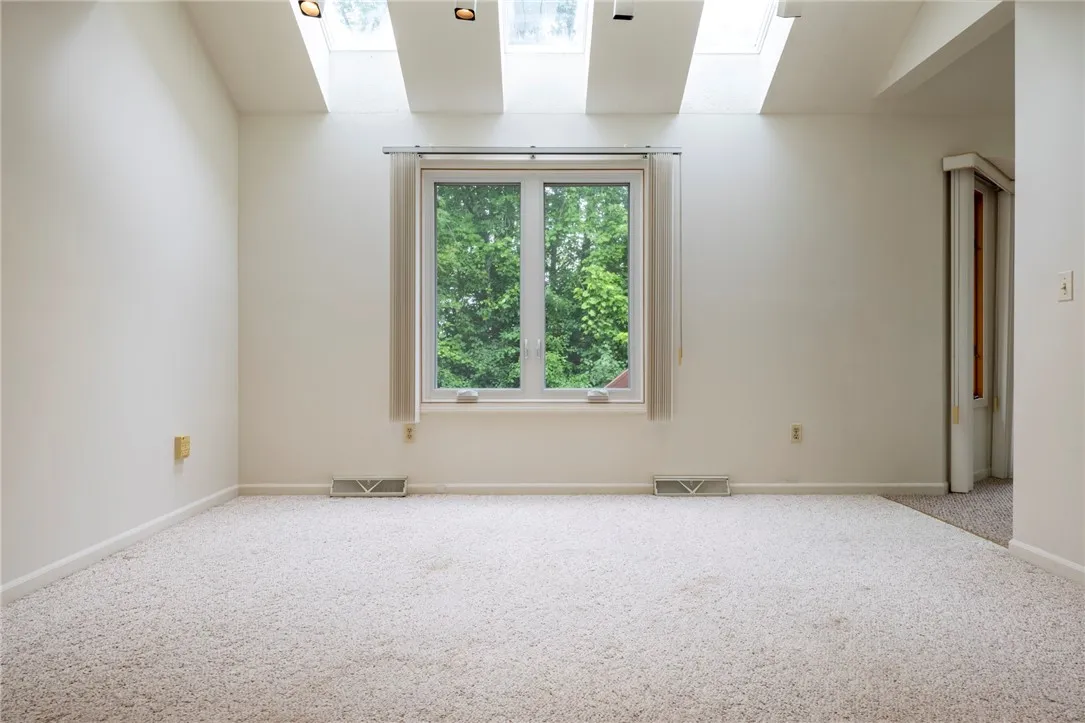 28 Chasewood Circle, Henrietta, New York 14618, Henrietta, New York 14618, 2 Bedrooms Bedrooms, 7 Rooms Rooms,1 BathroomBathrooms,Residential,For Sale,28 Chasewood Circle, Henrietta, New York 14618,R1621969