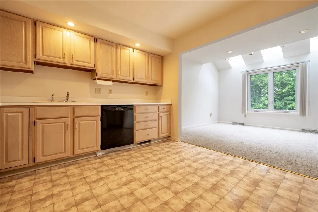 28 Chasewood Circle, Henrietta, New York 14618, Henrietta, New York 14618, 2 Bedrooms Bedrooms, 7 Rooms Rooms,1 BathroomBathrooms,Residential,For Sale,28 Chasewood Circle, Henrietta, New York 14618,R1621969