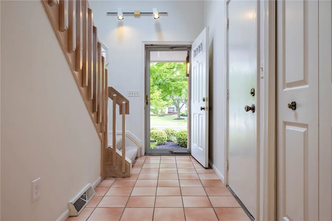 28 Chasewood Circle, Henrietta, New York 14618, Henrietta, New York 14618, 2 Bedrooms Bedrooms, 7 Rooms Rooms,1 BathroomBathrooms,Residential,For Sale,28 Chasewood Circle, Henrietta, New York 14618,R1621969