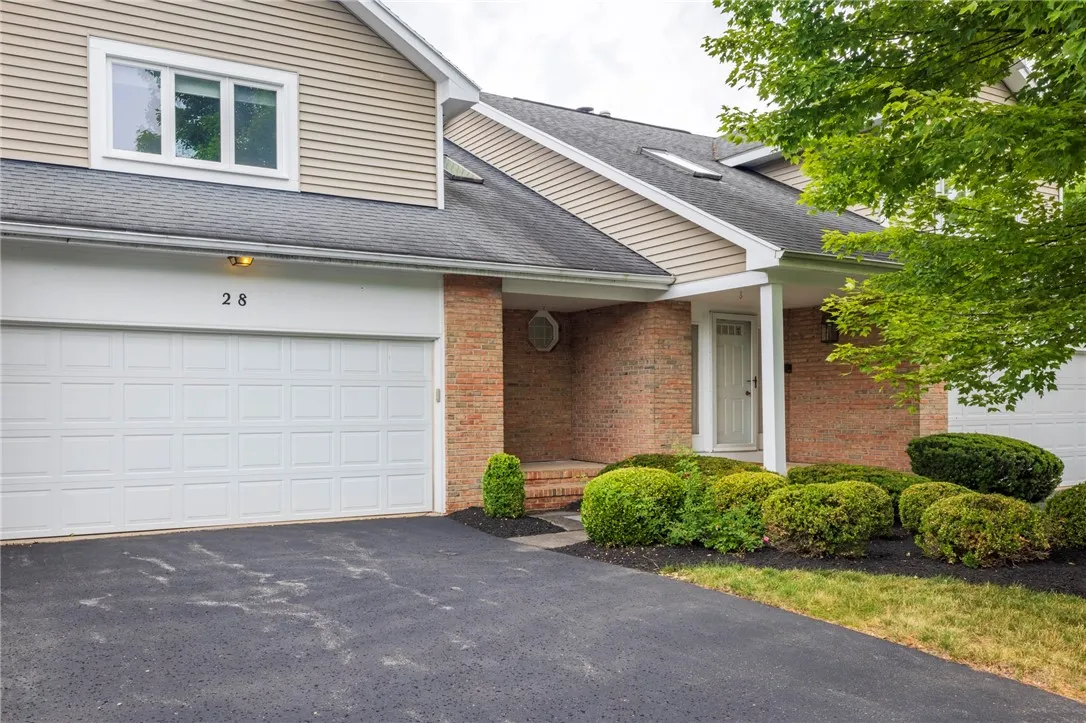 28 Chasewood Circle, Henrietta, New York 14618, Henrietta, New York 14618, 2 Bedrooms Bedrooms, 7 Rooms Rooms,1 BathroomBathrooms,Residential,For Sale,28 Chasewood Circle, Henrietta, New York 14618,R1621969