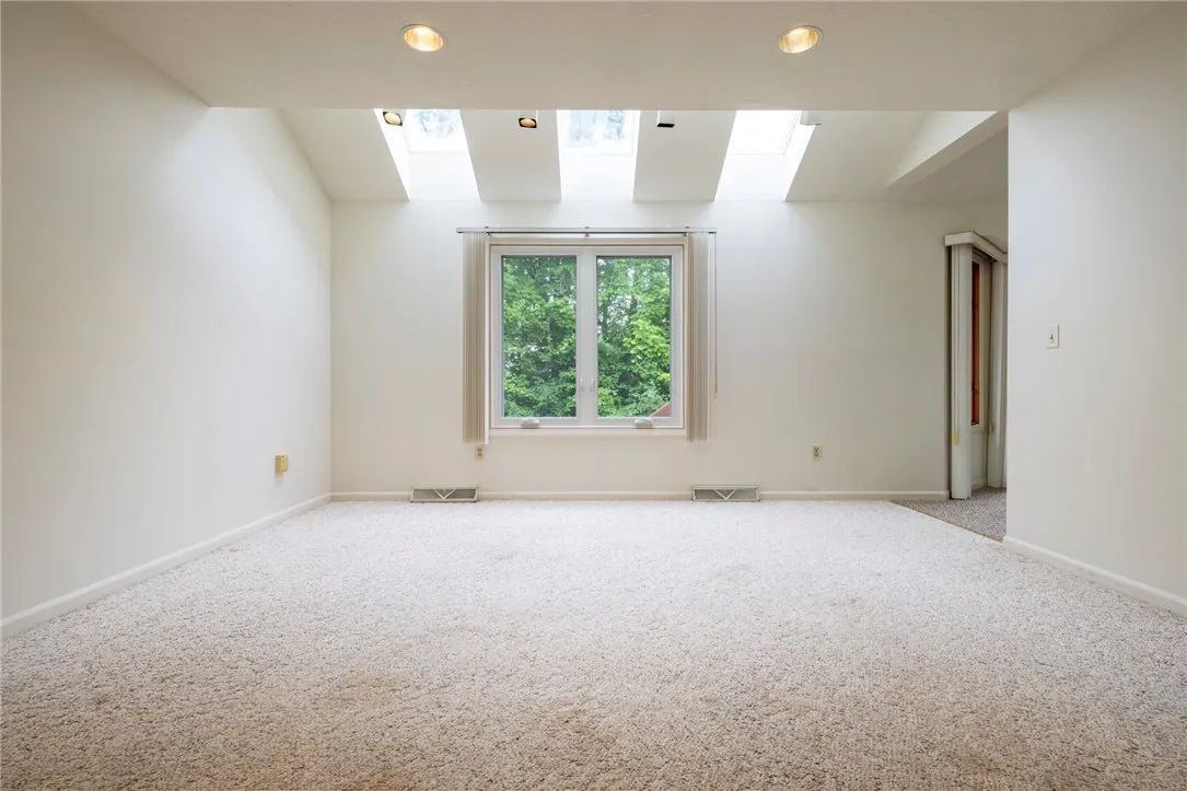 28 Chasewood Circle, Henrietta, New York 14618, Henrietta, New York 14618, 2 Bedrooms Bedrooms, 7 Rooms Rooms,1 BathroomBathrooms,Residential,For Sale,28 Chasewood Circle, Henrietta, New York 14618,R1621969