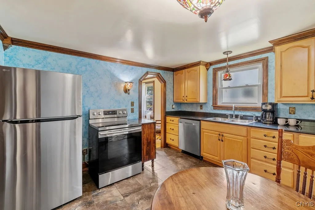 703 Mountainview Avenue East, Syracuse, New York 1, Syracuse, New York 13224, 2 Bedrooms Bedrooms, 6 Rooms Rooms,1 BathroomBathrooms,Residential,For Sale,703 Mountainview Avenue East, Syracuse, New York 1,S1622205
