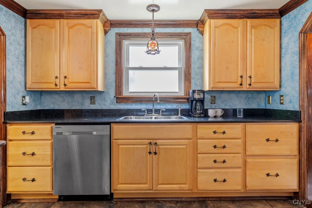 703 Mountainview Avenue East, Syracuse, New York 1, Syracuse, New York 13224, 2 Bedrooms Bedrooms, 6 Rooms Rooms,1 BathroomBathrooms,Residential,For Sale,703 Mountainview Avenue East, Syracuse, New York 1,S1622205