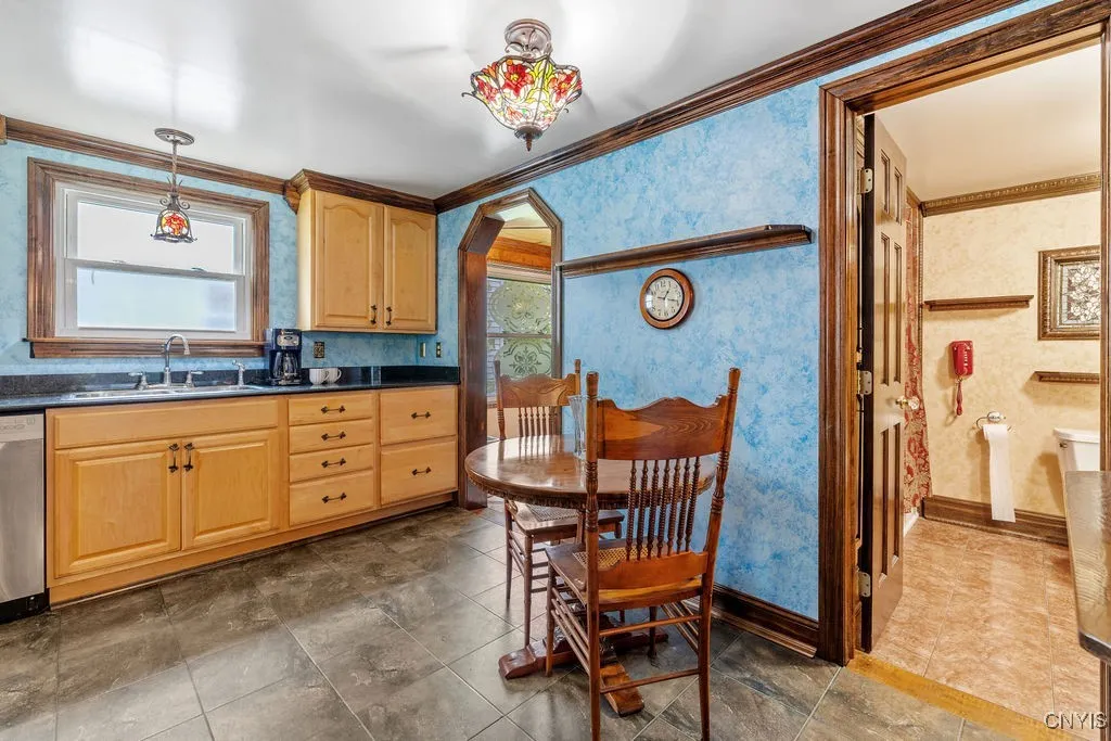 703 Mountainview Avenue East, Syracuse, New York 1, Syracuse, New York 13224, 2 Bedrooms Bedrooms, 6 Rooms Rooms,1 BathroomBathrooms,Residential,For Sale,703 Mountainview Avenue East, Syracuse, New York 1,S1622205