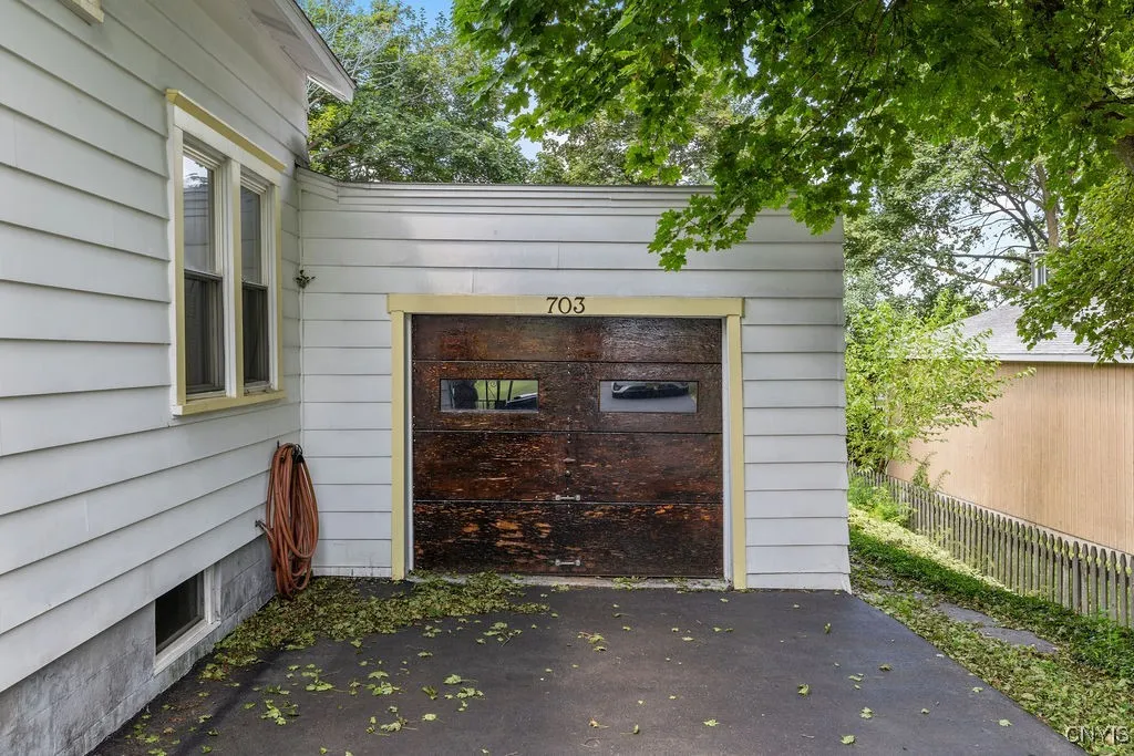 703 Mountainview Avenue East, Syracuse, New York 1, Syracuse, New York 13224, 2 Bedrooms Bedrooms, 6 Rooms Rooms,1 BathroomBathrooms,Residential,For Sale,703 Mountainview Avenue East, Syracuse, New York 1,S1622205