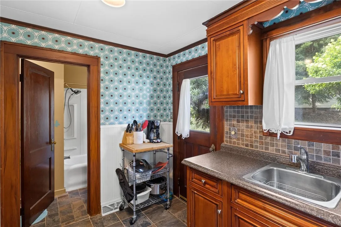 374 South Drive, Greece, New York 14612, Greece, New York 14612, 2 Bedrooms Bedrooms, 6 Rooms Rooms,1 BathroomBathrooms,Residential,For Sale,374 South Drive, Greece, New York 14612,R1592160