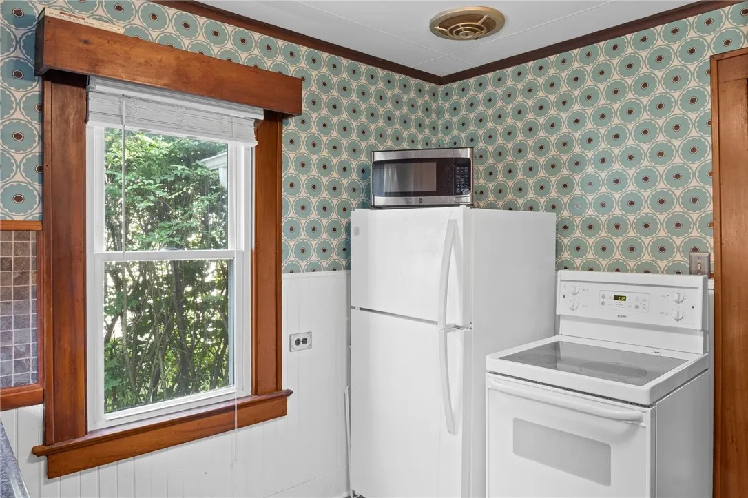 374 South Drive, Greece, New York 14612, Greece, New York 14612, 2 Bedrooms Bedrooms, 6 Rooms Rooms,1 BathroomBathrooms,Residential,For Sale,374 South Drive, Greece, New York 14612,R1592160