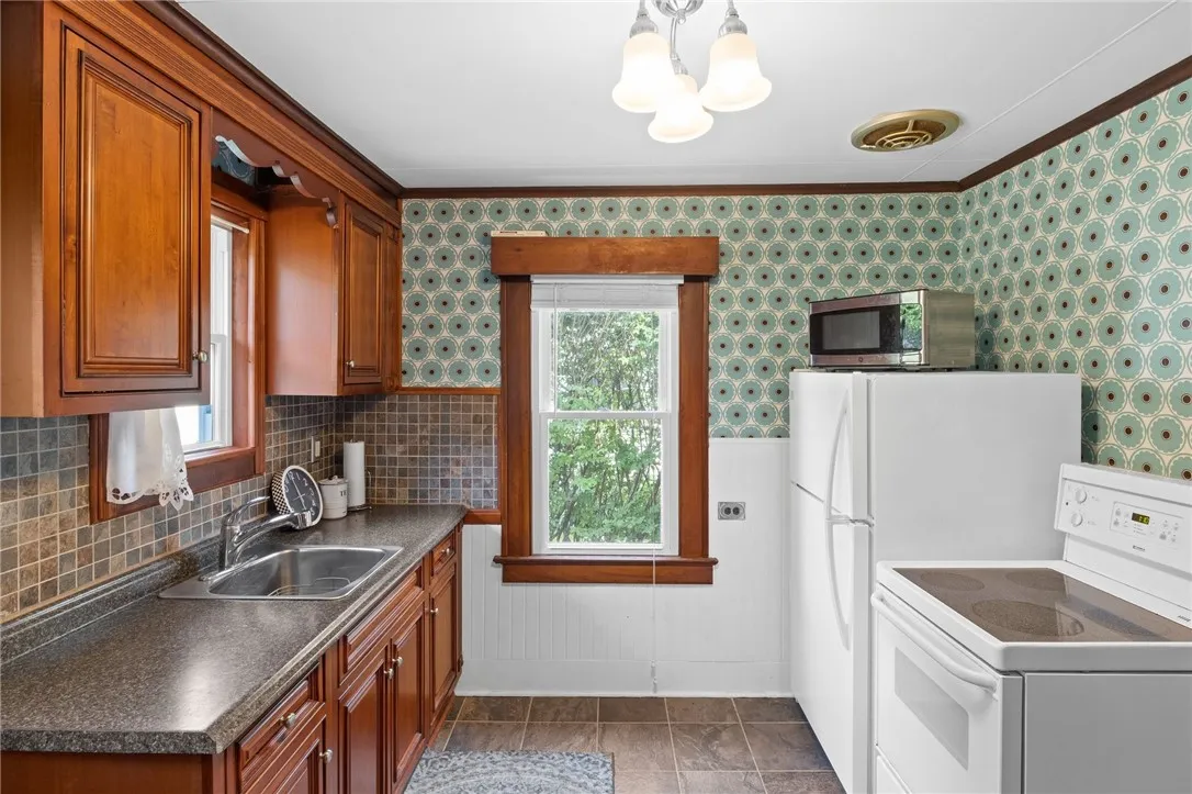 374 South Drive, Greece, New York 14612, Greece, New York 14612, 2 Bedrooms Bedrooms, 6 Rooms Rooms,1 BathroomBathrooms,Residential,For Sale,374 South Drive, Greece, New York 14612,R1592160