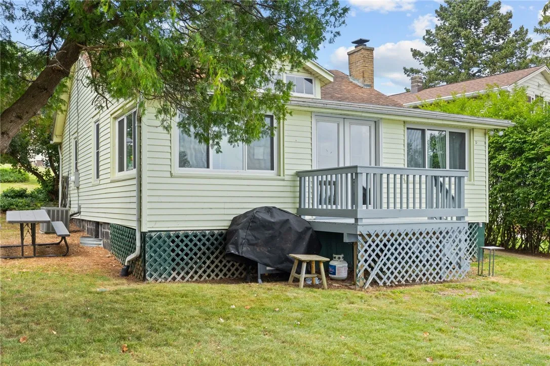 374 South Drive, Greece, New York 14612, Greece, New York 14612, 2 Bedrooms Bedrooms, 6 Rooms Rooms,1 BathroomBathrooms,Residential,For Sale,374 South Drive, Greece, New York 14612,R1592160