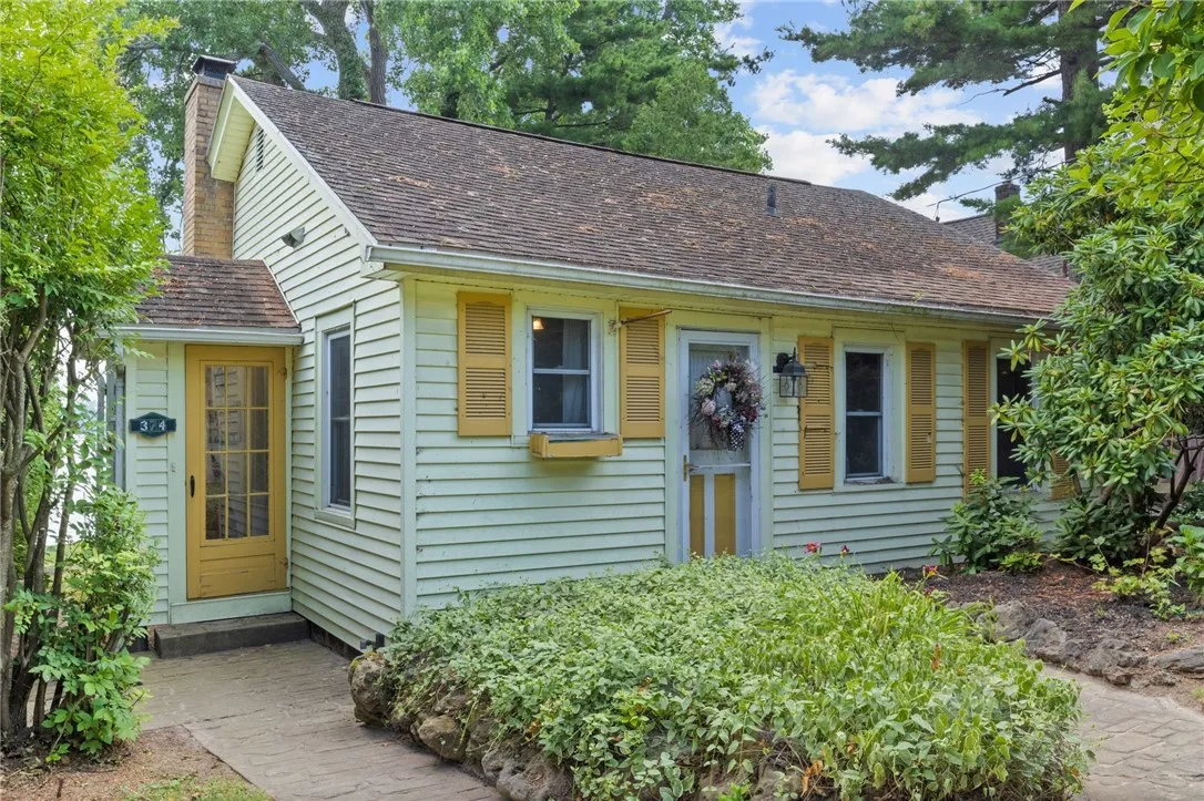 374 South Drive, Greece, New York 14612, Greece, New York 14612, 2 Bedrooms Bedrooms, 6 Rooms Rooms,1 BathroomBathrooms,Residential,For Sale,374 South Drive, Greece, New York 14612,R1592160