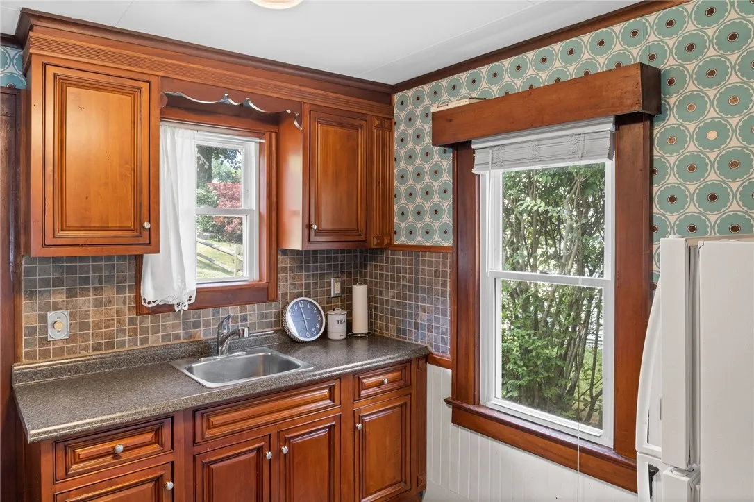 374 South Drive, Greece, New York 14612, Greece, New York 14612, 2 Bedrooms Bedrooms, 6 Rooms Rooms,1 BathroomBathrooms,Residential,For Sale,374 South Drive, Greece, New York 14612,R1592160