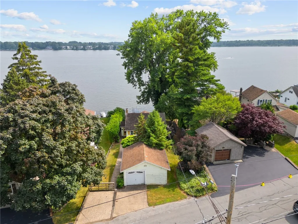 374 South Drive, Greece, New York 14612, Greece, New York 14612, 2 Bedrooms Bedrooms, 6 Rooms Rooms,1 BathroomBathrooms,Residential,For Sale,374 South Drive, Greece, New York 14612,R1592160