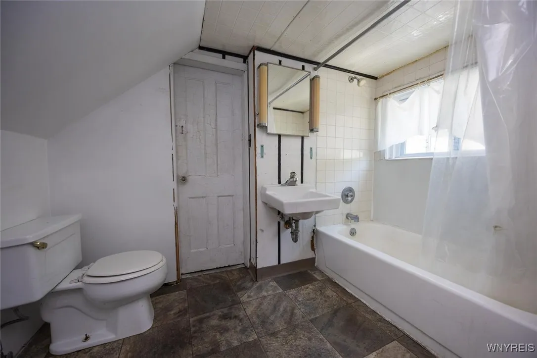 368 Bristol Street, Buffalo, New York 14206, Buffalo, New York 14206, 4 Bedrooms Bedrooms, ,2 BathroomsBathrooms,Residential,For Sale,368 Bristol Street, Buffalo, New York 14206,B1622763