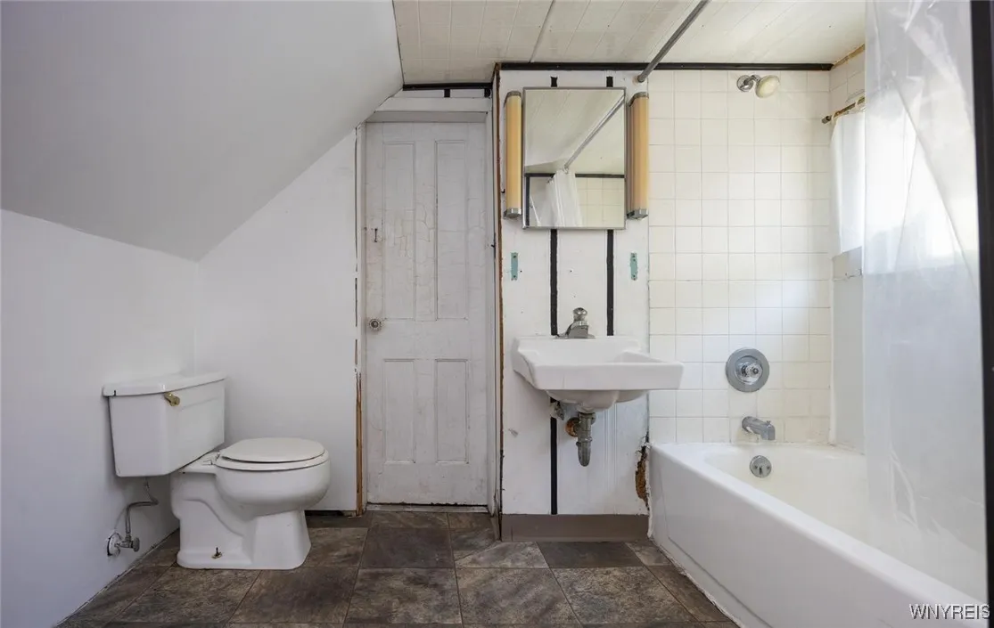 368 Bristol Street, Buffalo, New York 14206, Buffalo, New York 14206, 4 Bedrooms Bedrooms, ,2 BathroomsBathrooms,Residential,For Sale,368 Bristol Street, Buffalo, New York 14206,B1622763