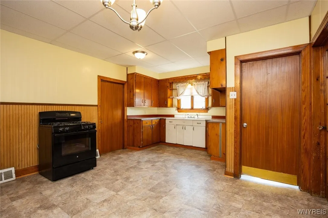 368 Bristol Street, Buffalo, New York 14206, Buffalo, New York 14206, 4 Bedrooms Bedrooms, ,2 BathroomsBathrooms,Residential,For Sale,368 Bristol Street, Buffalo, New York 14206,B1622763