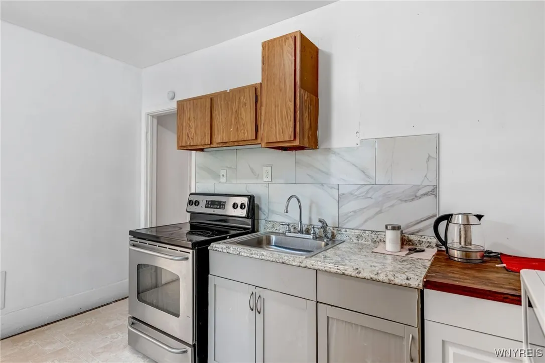 1537 La Salle Avenue, Niagara Falls, New York 1430, Niagara Falls, New York 14301, 6 Bedrooms Bedrooms, ,2 BathroomsBathrooms,Residential,For Sale,1537 La Salle Avenue, Niagara Falls, New York 1430,B1623417