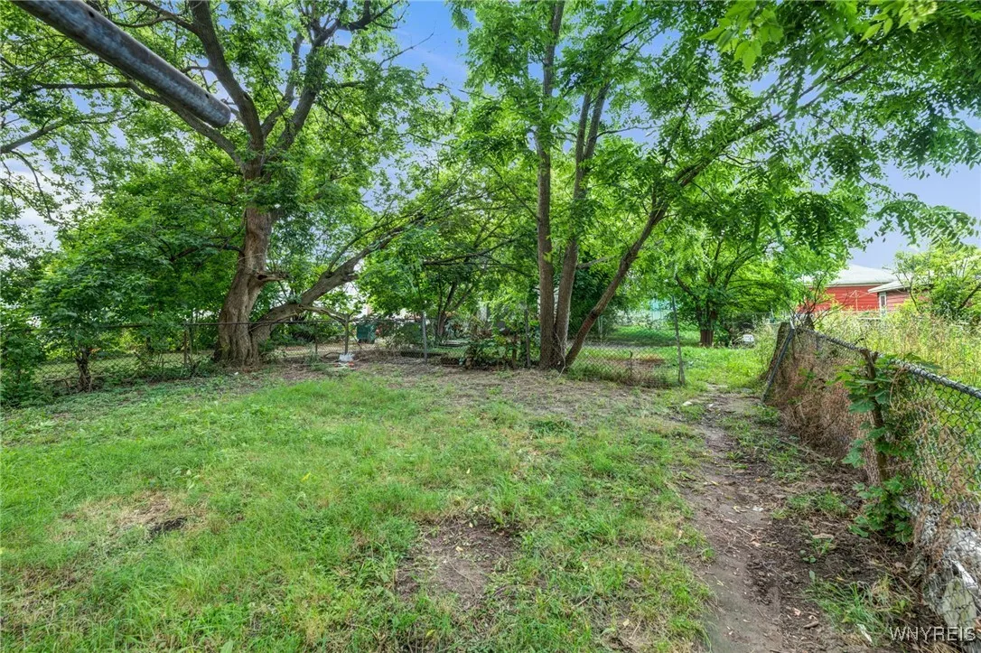 1537 La Salle Avenue, Niagara Falls, New York 1430, Niagara Falls, New York 14301, 6 Bedrooms Bedrooms, ,2 BathroomsBathrooms,Residential,For Sale,1537 La Salle Avenue, Niagara Falls, New York 1430,B1623417