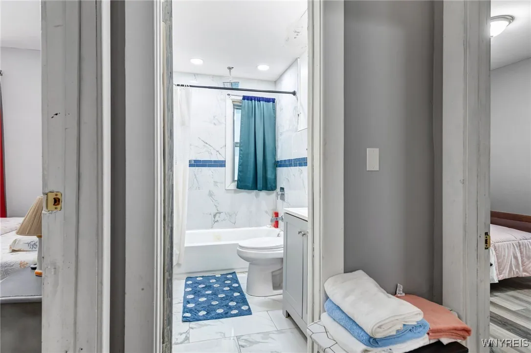 1537 La Salle Avenue, Niagara Falls, New York 1430, Niagara Falls, New York 14301, 6 Bedrooms Bedrooms, ,2 BathroomsBathrooms,Residential,For Sale,1537 La Salle Avenue, Niagara Falls, New York 1430,B1623417