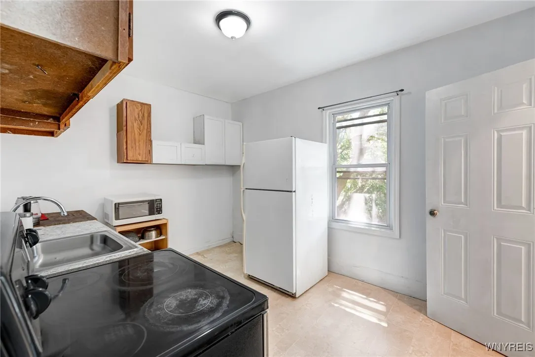 1537 La Salle Avenue, Niagara Falls, New York 1430, Niagara Falls, New York 14301, 6 Bedrooms Bedrooms, ,2 BathroomsBathrooms,Residential,For Sale,1537 La Salle Avenue, Niagara Falls, New York 1430,B1623417