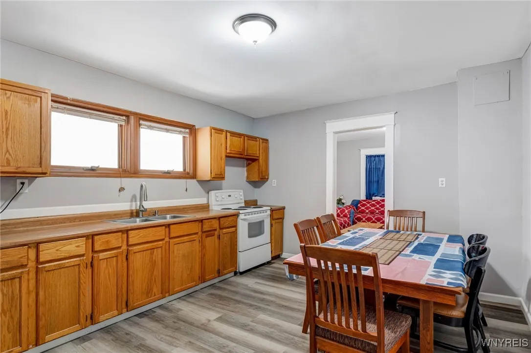 1537 La Salle Avenue, Niagara Falls, New York 1430, Niagara Falls, New York 14301, 6 Bedrooms Bedrooms, ,2 BathroomsBathrooms,Residential,For Sale,1537 La Salle Avenue, Niagara Falls, New York 1430,B1623417
