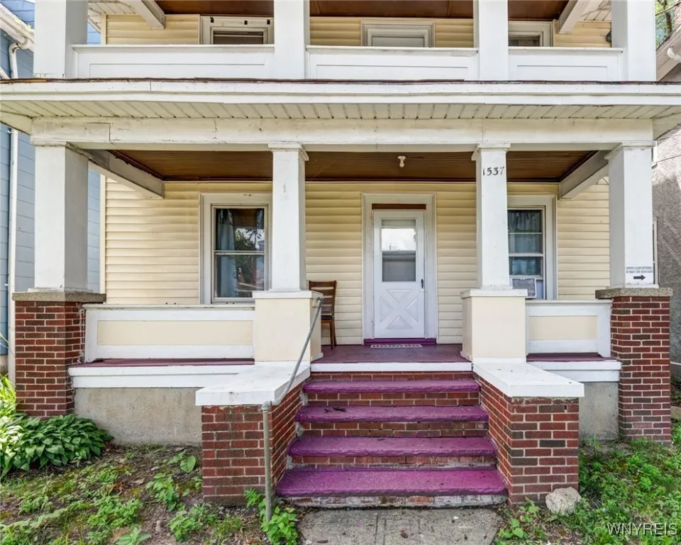 1537 La Salle Avenue, Niagara Falls, New York 1430, Niagara Falls, New York 14301, 6 Bedrooms Bedrooms, ,2 BathroomsBathrooms,Residential,For Sale,1537 La Salle Avenue, Niagara Falls, New York 1430,B1623417