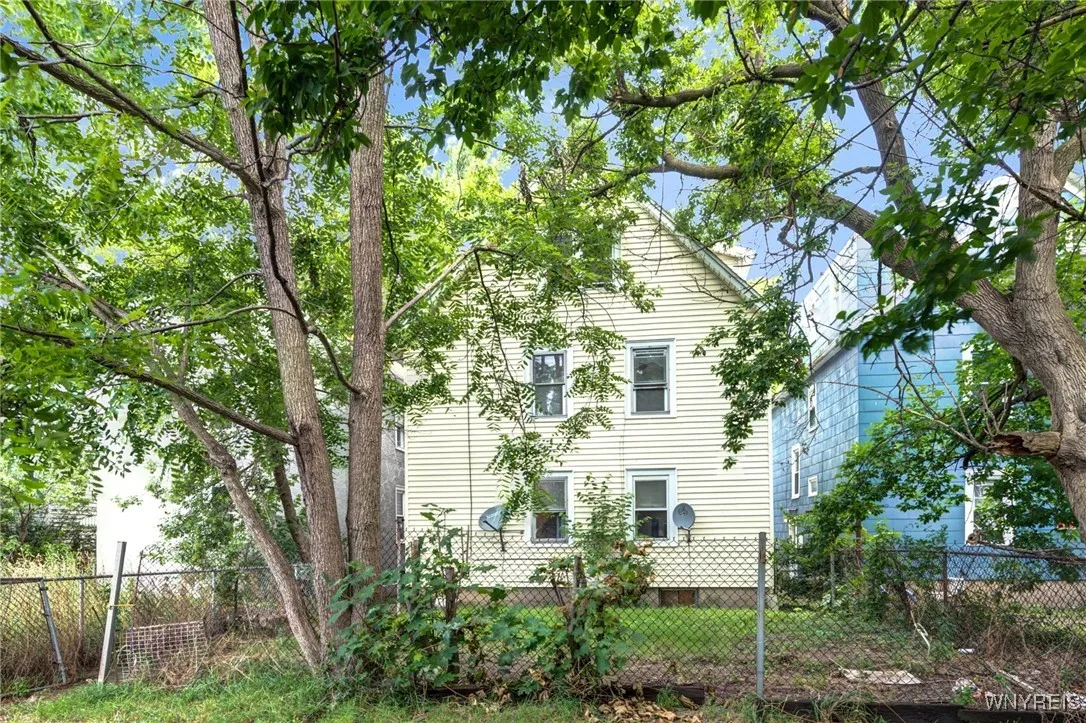 1537 La Salle Avenue, Niagara Falls, New York 1430, Niagara Falls, New York 14301, 6 Bedrooms Bedrooms, ,2 BathroomsBathrooms,Residential,For Sale,1537 La Salle Avenue, Niagara Falls, New York 1430,B1623417