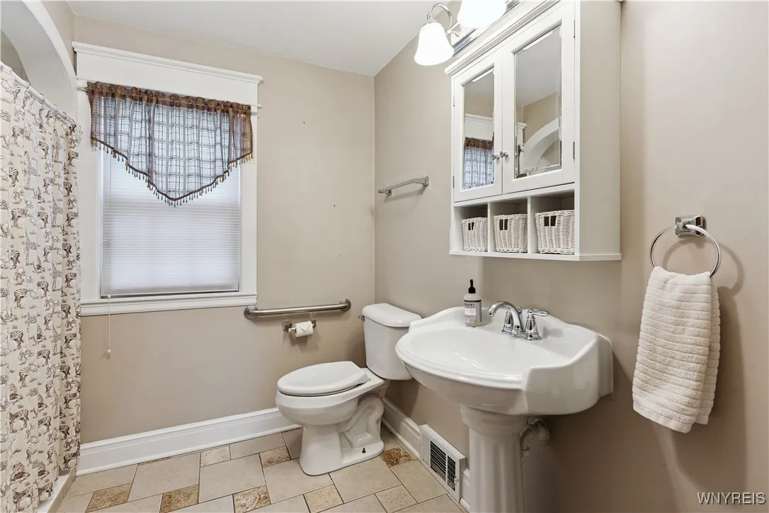 188 Hunt Avenue, Hamburg, New York 14075, Hamburg, New York 14075, 3 Bedrooms Bedrooms, 9 Rooms Rooms,2 BathroomsBathrooms,Residential,For Sale,188 Hunt Avenue, Hamburg, New York 14075,B1623325