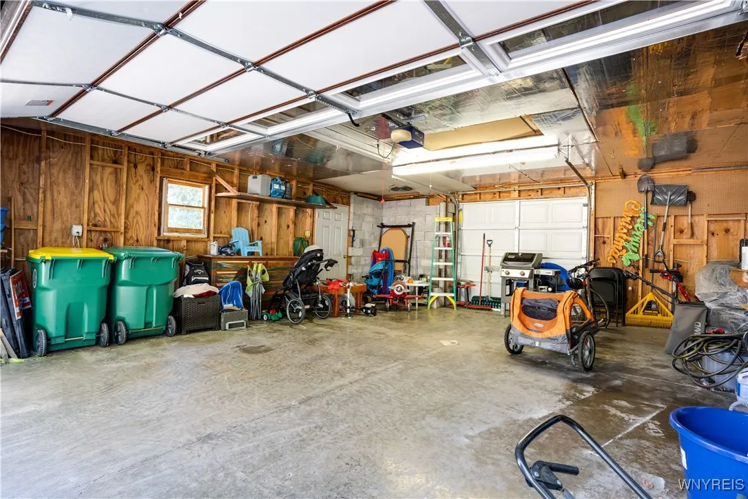 188 Hunt Avenue, Hamburg, New York 14075, Hamburg, New York 14075, 3 Bedrooms Bedrooms, 9 Rooms Rooms,2 BathroomsBathrooms,Residential,For Sale,188 Hunt Avenue, Hamburg, New York 14075,B1623325