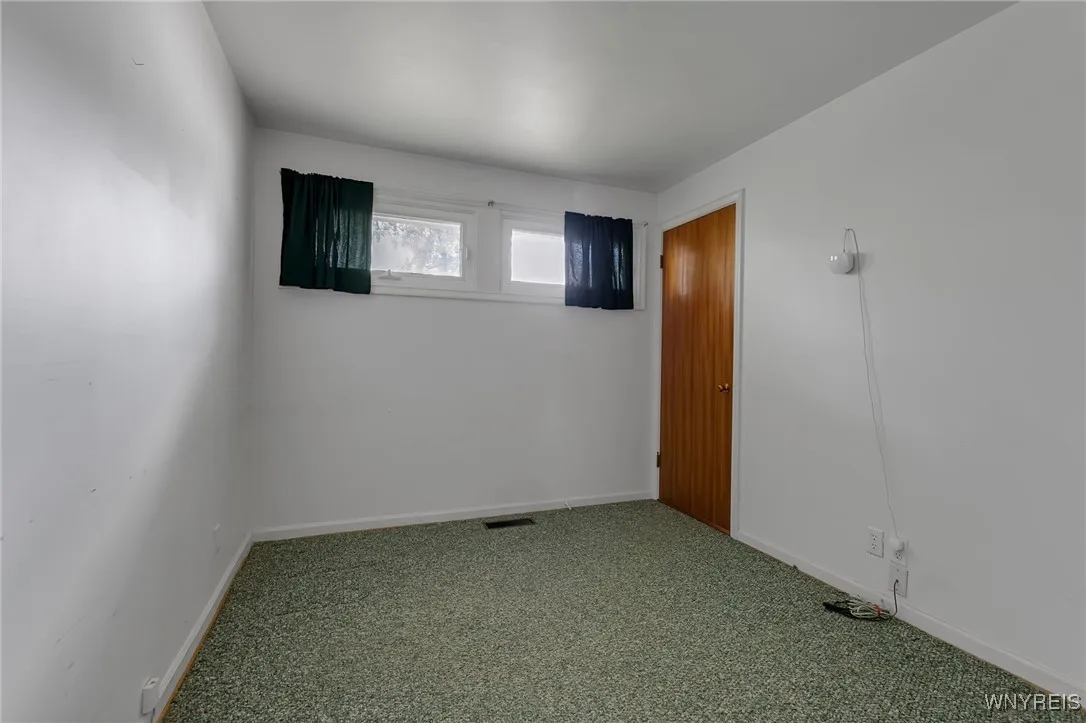 166 Kingsbury Lane, Tonawanda, New York 14150, Tonawanda, New York 14150, 3 Bedrooms Bedrooms, 6 Rooms Rooms,1 BathroomBathrooms,Residential,For Sale,166 Kingsbury Lane, Tonawanda, New York 14150,B1623116