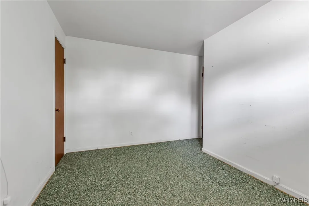 166 Kingsbury Lane, Tonawanda, New York 14150, Tonawanda, New York 14150, 3 Bedrooms Bedrooms, 6 Rooms Rooms,1 BathroomBathrooms,Residential,For Sale,166 Kingsbury Lane, Tonawanda, New York 14150,B1623116