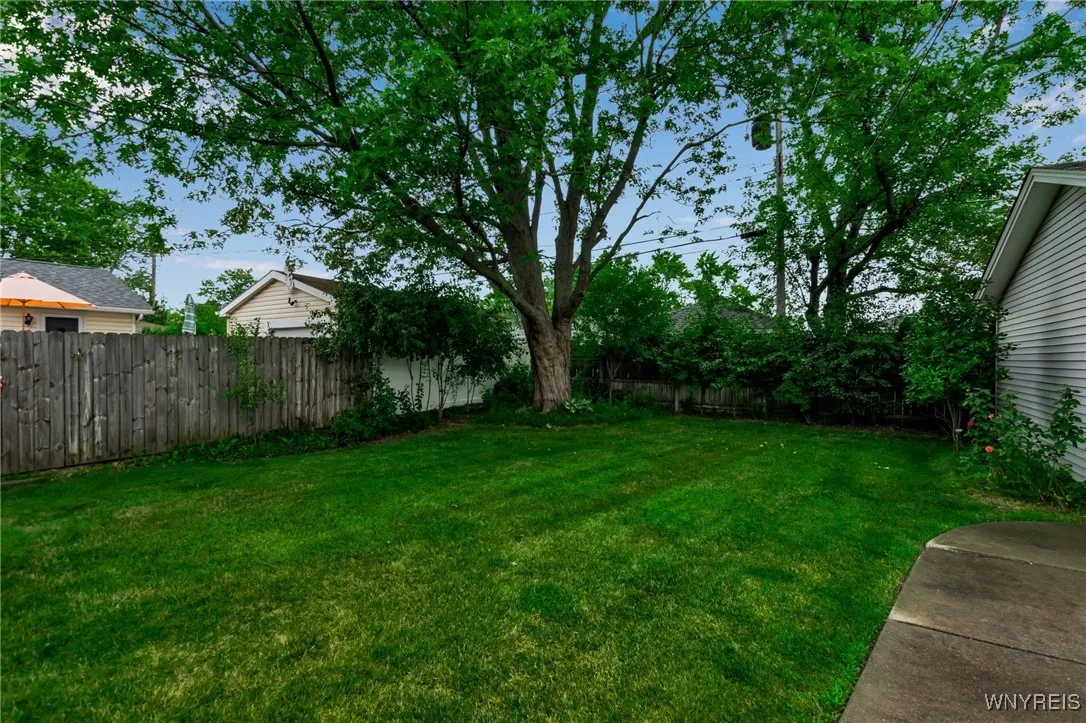 166 Kingsbury Lane, Tonawanda, New York 14150, Tonawanda, New York 14150, 3 Bedrooms Bedrooms, 6 Rooms Rooms,1 BathroomBathrooms,Residential,For Sale,166 Kingsbury Lane, Tonawanda, New York 14150,B1623116