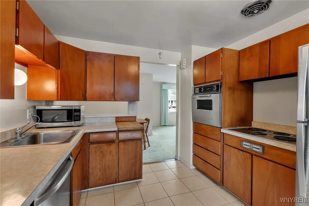 166 Kingsbury Lane, Tonawanda, New York 14150, Tonawanda, New York 14150, 3 Bedrooms Bedrooms, 6 Rooms Rooms,1 BathroomBathrooms,Residential,For Sale,166 Kingsbury Lane, Tonawanda, New York 14150,B1623116