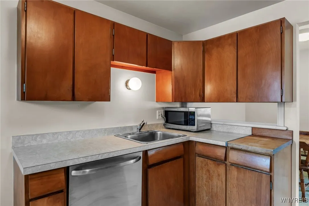 166 Kingsbury Lane, Tonawanda, New York 14150, Tonawanda, New York 14150, 3 Bedrooms Bedrooms, 6 Rooms Rooms,1 BathroomBathrooms,Residential,For Sale,166 Kingsbury Lane, Tonawanda, New York 14150,B1623116