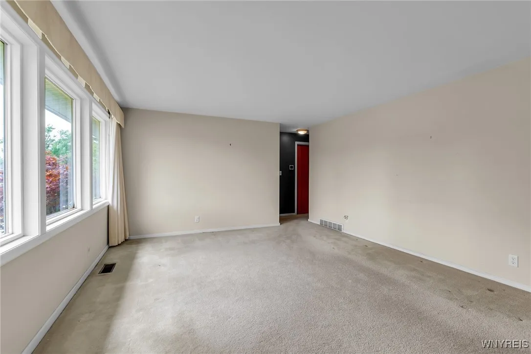 166 Kingsbury Lane, Tonawanda, New York 14150, Tonawanda, New York 14150, 3 Bedrooms Bedrooms, 6 Rooms Rooms,1 BathroomBathrooms,Residential,For Sale,166 Kingsbury Lane, Tonawanda, New York 14150,B1623116