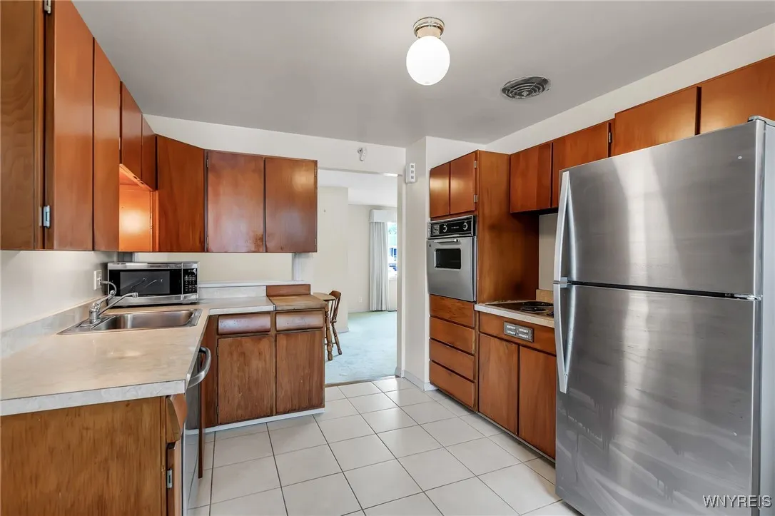 166 Kingsbury Lane, Tonawanda, New York 14150, Tonawanda, New York 14150, 3 Bedrooms Bedrooms, 6 Rooms Rooms,1 BathroomBathrooms,Residential,For Sale,166 Kingsbury Lane, Tonawanda, New York 14150,B1623116