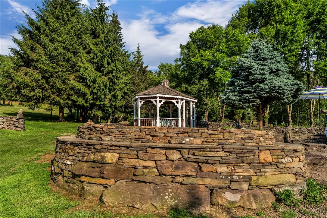 stone wall for gazebo