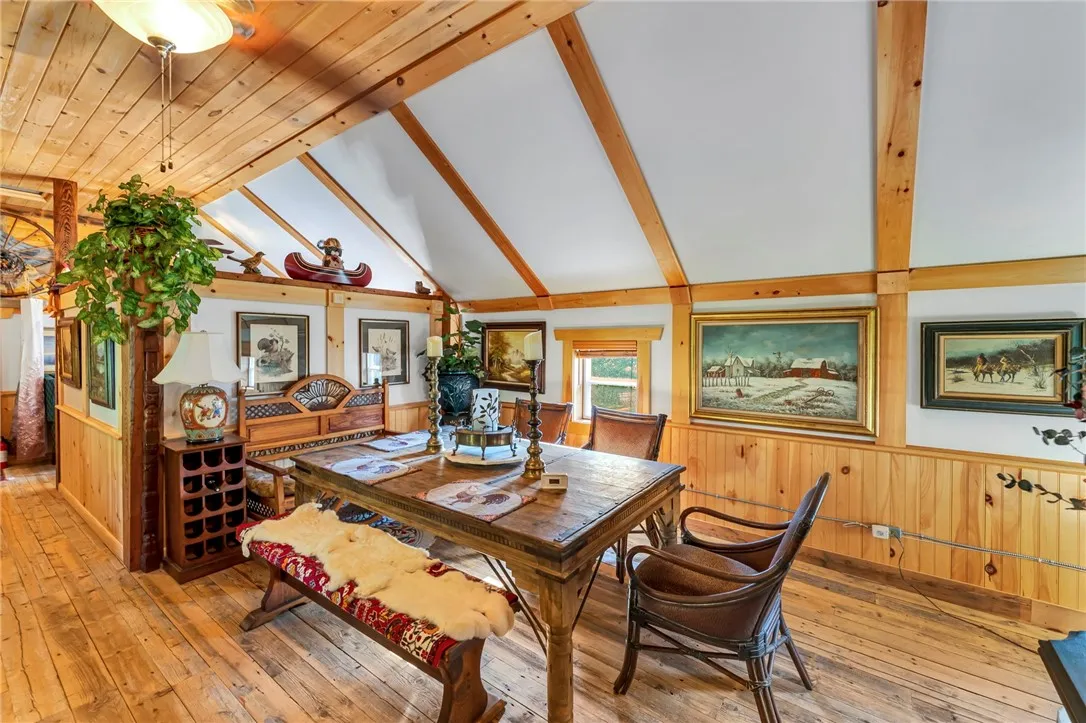 guest house dining table