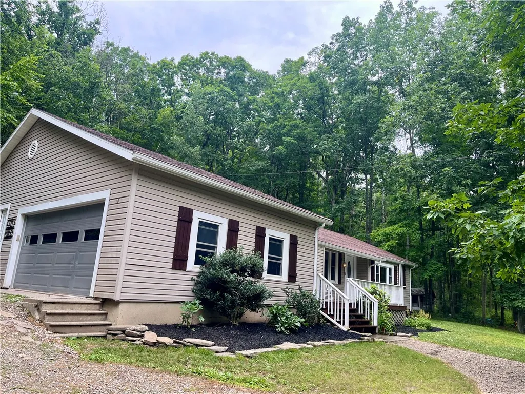 121 Breed Hollow Breed Hollow Road, Big Flats, New, Big Flats, New York 14845, 5 Bedrooms Bedrooms, 10 Rooms Rooms,3 BathroomsBathrooms,Residential,For Sale,121 Breed Hollow Breed Hollow Road, Big Flats, New,R1622142