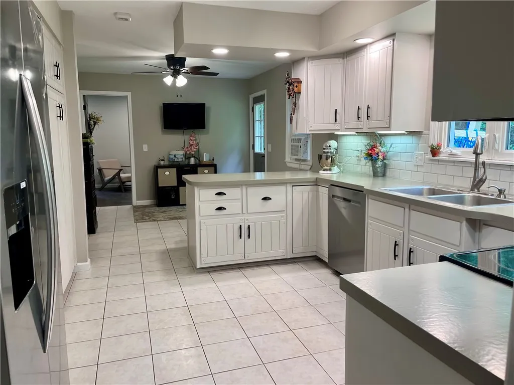 121 Breed Hollow Breed Hollow Road, Big Flats, New, Big Flats, New York 14845, 5 Bedrooms Bedrooms, 10 Rooms Rooms,3 BathroomsBathrooms,Residential,For Sale,121 Breed Hollow Breed Hollow Road, Big Flats, New,R1622142