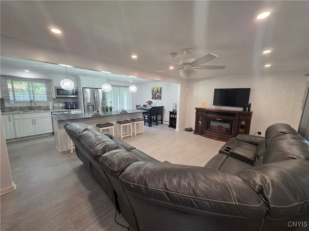 4945 Glen Robin Drive, Onondaga, New York 13215, Onondaga, New York 13215, 3 Bedrooms Bedrooms, 8 Rooms Rooms,1 BathroomBathrooms,Residential,For Sale,4945 Glen Robin Drive, Onondaga, New York 13215,S1619784