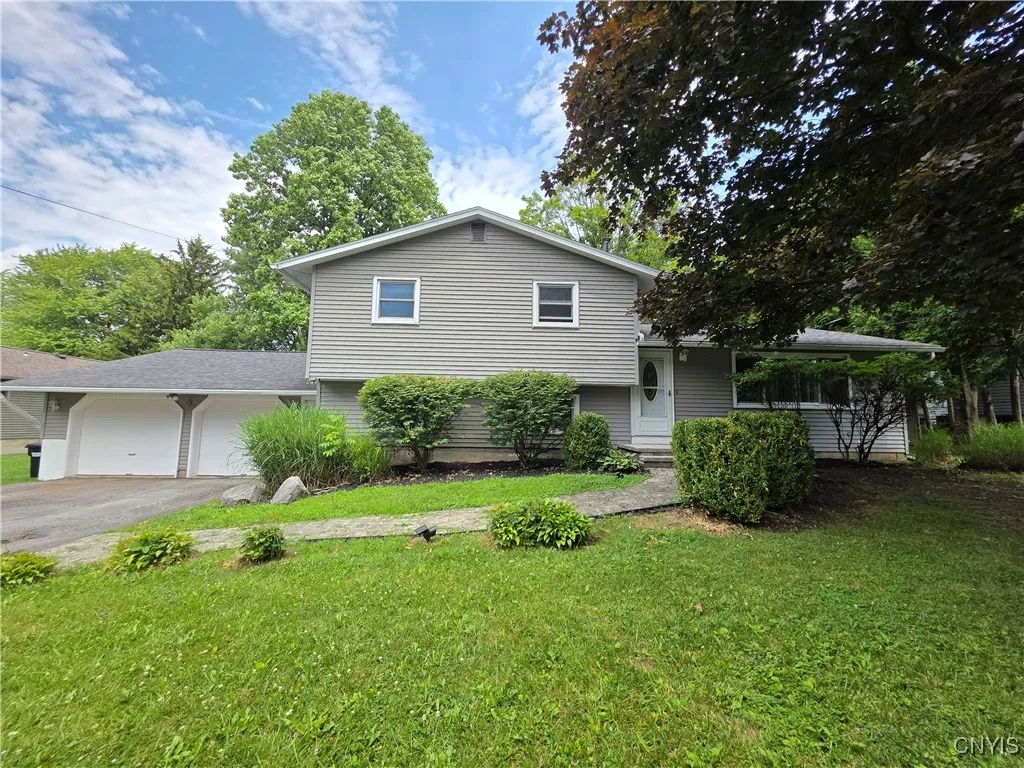 4945 Glen Robin Drive, Onondaga, New York 13215, Onondaga, New York 13215, 3 Bedrooms Bedrooms, 8 Rooms Rooms,1 BathroomBathrooms,Residential,For Sale,4945 Glen Robin Drive, Onondaga, New York 13215,S1619784