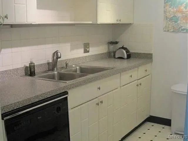 45 Guilford Lane 3, Amherst, New York 14221, Amherst, New York 14221, 1 Bedroom Bedrooms, 4 Rooms Rooms,1 BathroomBathrooms,Residential,For Sale,45 Guilford Lane 3, Amherst, New York 14221,B1623187
