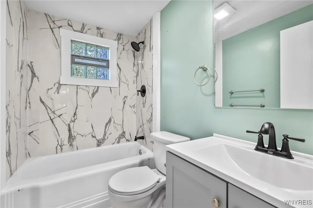 415 Linwood Avenue, North Tonawanda, New York 1412, North Tonawanda, New York 14120, 4 Bedrooms Bedrooms, 9 Rooms Rooms,1 BathroomBathrooms,Residential,For Sale,415 Linwood Avenue, North Tonawanda, New York 1412,B1622714