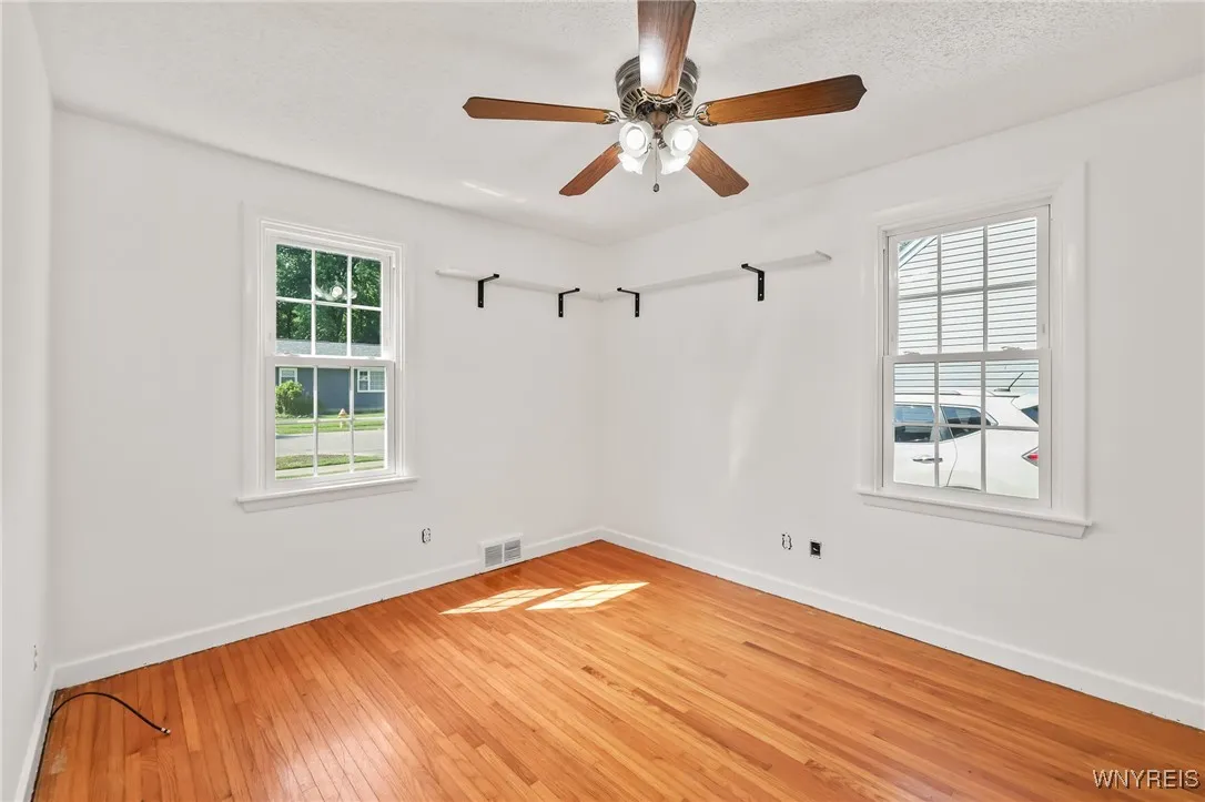 415 Linwood Avenue, North Tonawanda, New York 1412, North Tonawanda, New York 14120, 4 Bedrooms Bedrooms, 9 Rooms Rooms,1 BathroomBathrooms,Residential,For Sale,415 Linwood Avenue, North Tonawanda, New York 1412,B1622714