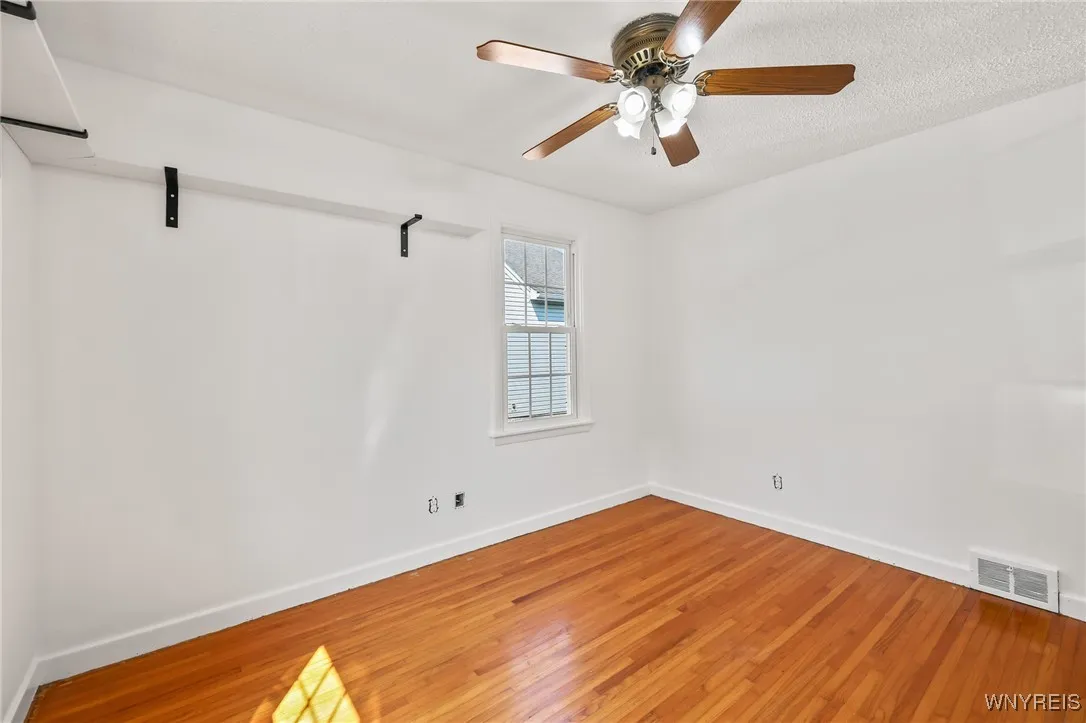 415 Linwood Avenue, North Tonawanda, New York 1412, North Tonawanda, New York 14120, 4 Bedrooms Bedrooms, 9 Rooms Rooms,1 BathroomBathrooms,Residential,For Sale,415 Linwood Avenue, North Tonawanda, New York 1412,B1622714